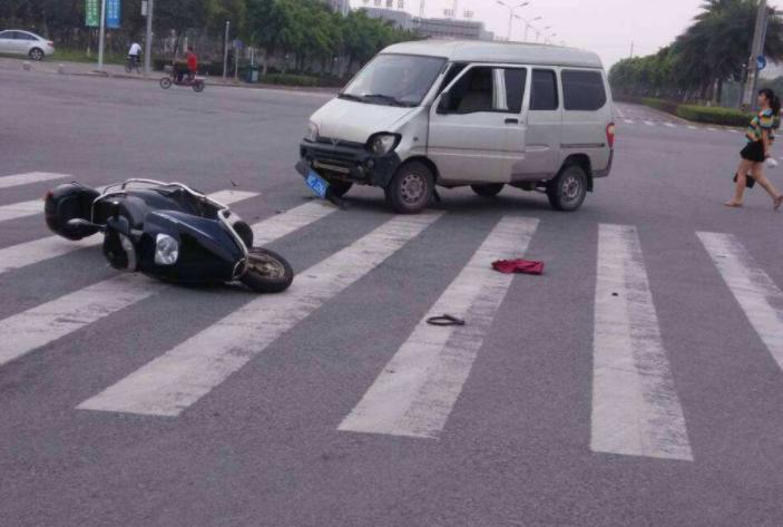 #生活官#开车不小心撞死闯红灯的行人，需要负全责吗？答案让人意外