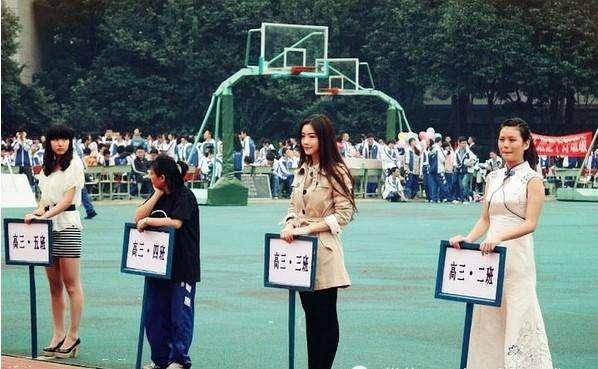 #桃云彩藻心#不要和比你好看的人拍照, 对比简直太大了!