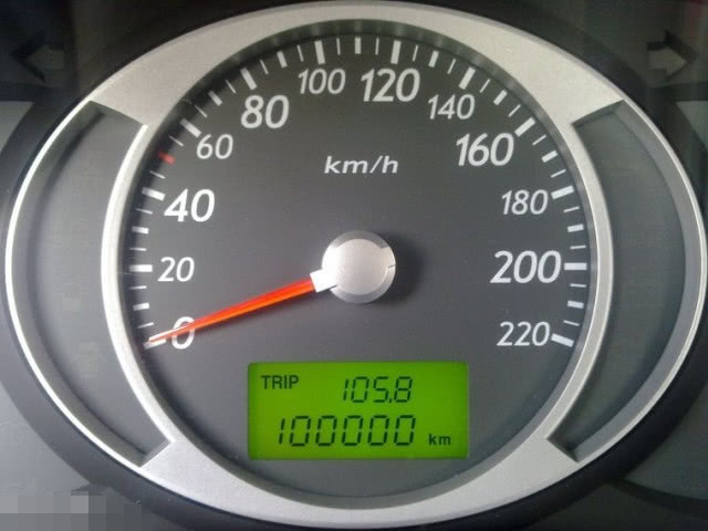 「小轮来说车」汽车开多久卖掉才划算？记住这个数，别在“黄金车龄”把车卖了