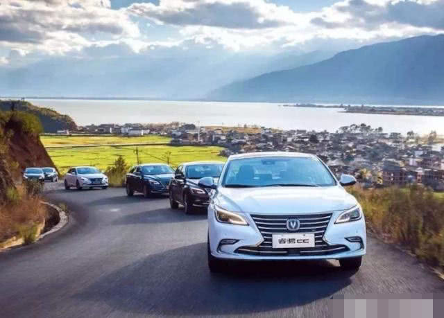 「小轮来说车」汽车开多久卖掉才划算？记住这个数，别在“黄金车龄”把车卖了