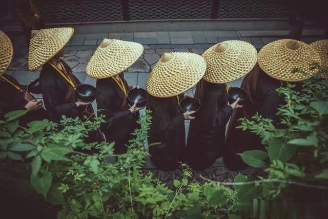 阿弥陀佛佛说：不管和谁相处，要懂得换位思考