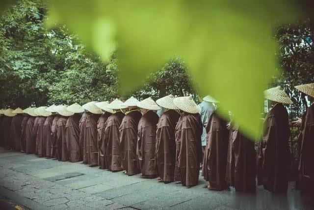 阿弥陀佛佛说：不管和谁相处，要懂得换位思考