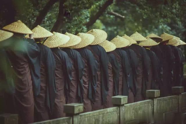 阿弥陀佛佛说：不管和谁相处，要懂得换位思考