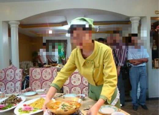 温柔不美：前夫嫌我丑和我离婚，他再婚我去参加婚礼，看到新娘后我哭了