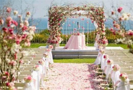 温柔不美：前夫嫌我丑和我离婚，他再婚我去参加婚礼，看到新娘后我哭了