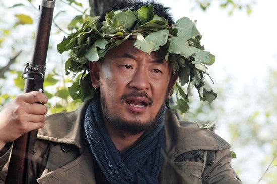 金牌娱乐@黄海波首次公开家中的居住条件！自己只能睡一张简易的单人床