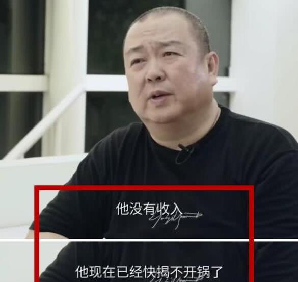 金牌娱乐@黄海波首次公开家中的居住条件！自己只能睡一张简易的单人床