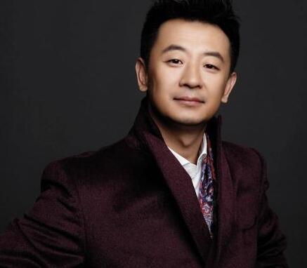 金牌娱乐@黄海波首次公开家中的居住条件！自己只能睡一张简易的单人床