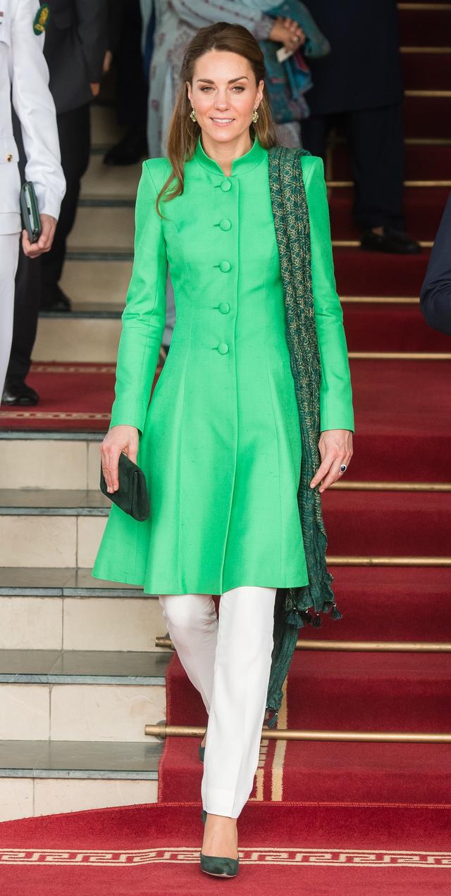 凯特王妃在她的皇室之旅中拥抱了巴基斯坦的时尚
