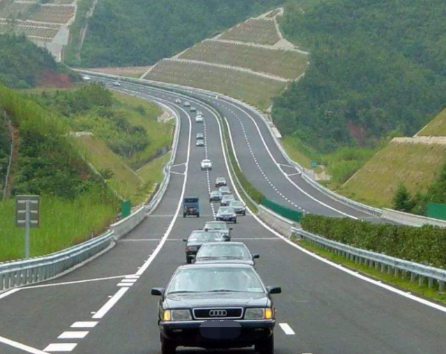 「美美笑」一辆车不停最多能开多远？修车工：这是极限，超过的都送来大修了