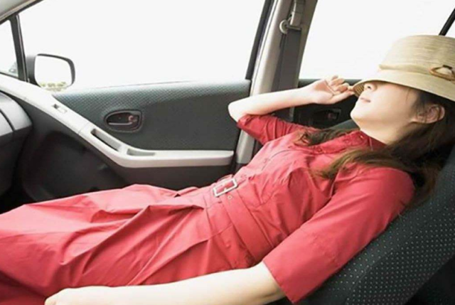 [小生视频]长途开车容易犯困怎么办？老司机：这样做，可比喝红牛管用太多！