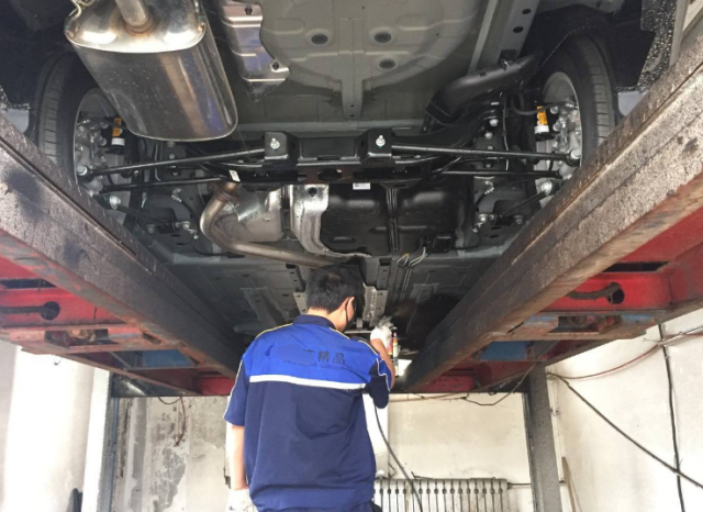 [小生视频]刚提的新车，为啥老司机都第一时间去修车厂？内行人：这都是经验