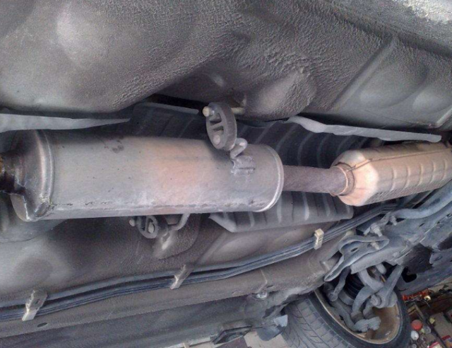 「天之影视」车龄超3年，三元催化器多半都堵塞，老司机教你一笨方法快速解决