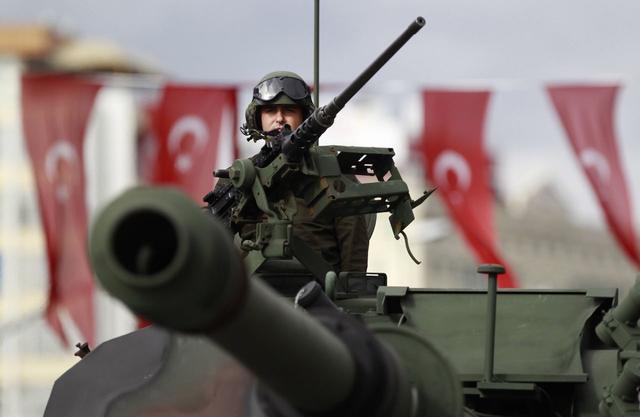 美国制裁土耳其无力后，直接动用武力闯入土耳其军队
