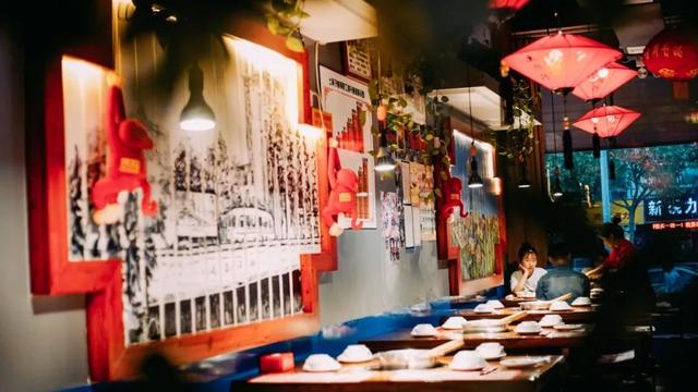 .. | 郑州首家怪味鱼火锅，月排队2000桌，一口气吃到爽