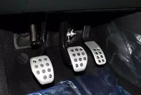 车魔咕@为什么要先踩刹车再踩离合？两个一起踩会有什么结果