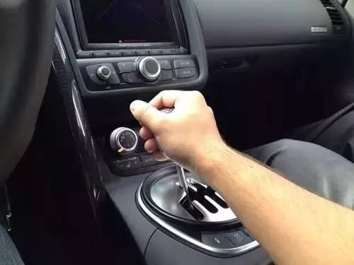 汽车之梦：老调再谈致新手：到底是买手动还是买自动的比较好？