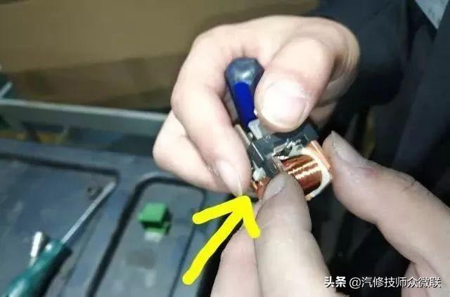 「阿虎汽车」奔驰车主：我的车身怎么是歪的？修理工：这么明显，你竟然没发现