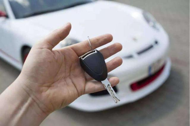 思凡谈车@去4s店里买车，说出这4个“暗语”，或许能给你省很多钱