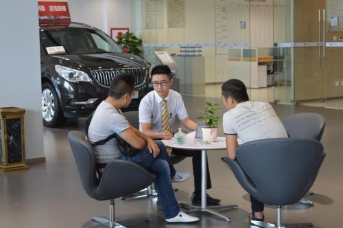 思凡谈车@去4s店里买车，说出这4个“暗语”，或许能给你省很多钱