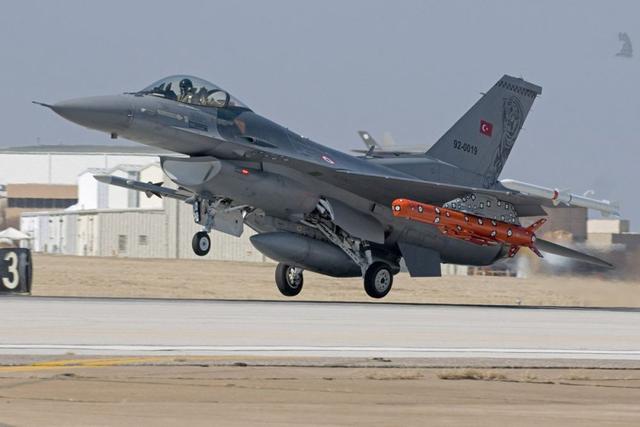 空战几率大增，土耳其F16VS叙利亚米格29，俄军有机会报当年之仇
