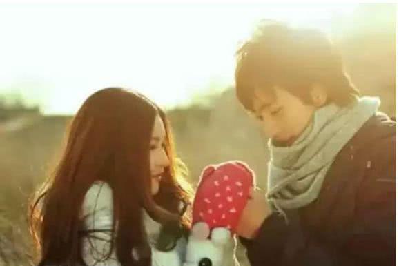 「谈情楼」情感讲述：岳母大寿给亲孙子一千红包，外孙啥都没有，我站起说话岳母愣住