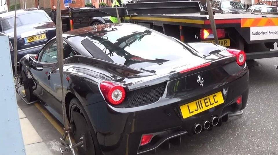 奇星坊@男子开豪车任性违停，交警直接打包赶走，而旁边的这辆车没人敢动