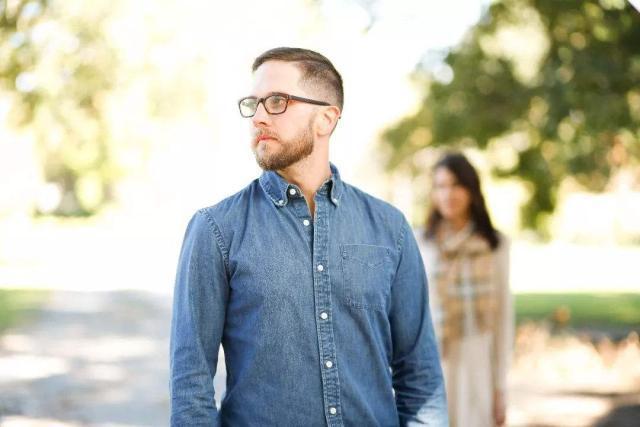 「小柯看生活」女生爱对了人，相处时就会有别样的感觉，总是情不自禁地流露