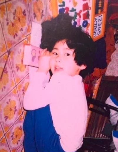 韩国明星的童年照，宋慧乔超可爱，朴宝剑胖嘟嘟，张娜拉是小仙女