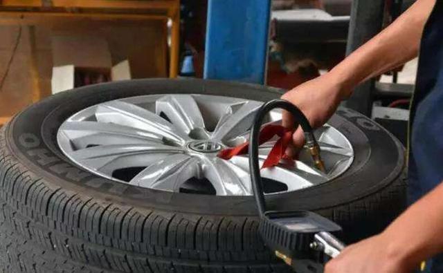 【车聚焦】夏天胎压打高点，还是打低点？听听师傅怎么说