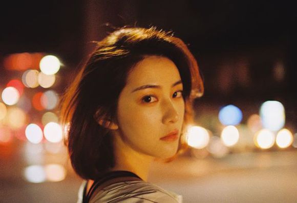 呆呆娱乐头条：笨蛋自以为聪明，聪明人才知道自己是笨蛋。