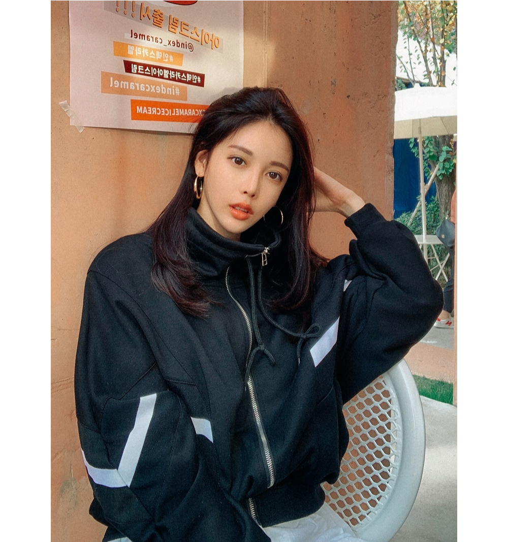 呆呆娱乐头条：笨蛋自以为聪明，聪明人才知道自己是笨蛋。