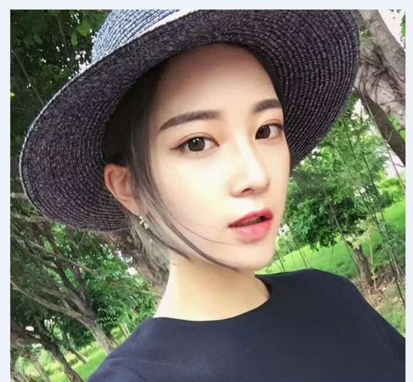 呆呆娱乐头条：笨蛋自以为聪明，聪明人才知道自己是笨蛋。