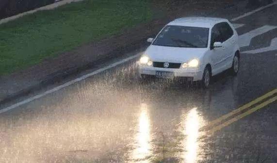 开车小技巧@开车有这五个习惯的绝对是高手！你能占三个就非常优秀了！快瞧瞧