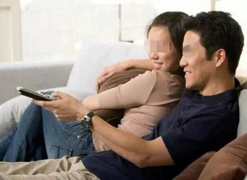 「奶爸聊欢迎」妹妹结婚买房母亲让我付全款，老公主动拿出50万，我提出离婚