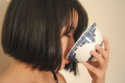 「诺秋情感」 让女生给你加分的8个小细节，男生们可要记好了，这些举动很贴心