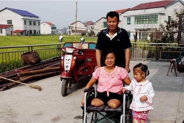 #柠檬美文#二夫妻共用一条腿：种菜干活样样不误，女儿称妈妈是最棒的