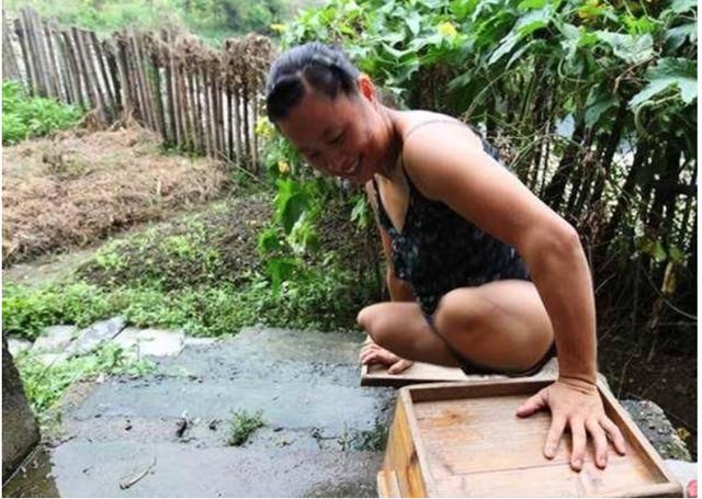 #柠檬美文#二夫妻共用一条腿：种菜干活样样不误，女儿称妈妈是最棒的