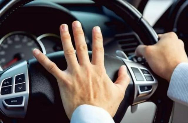 「车聚焦」为啥老司机挡把上都放串佛珠？是拿来做什么的呢？