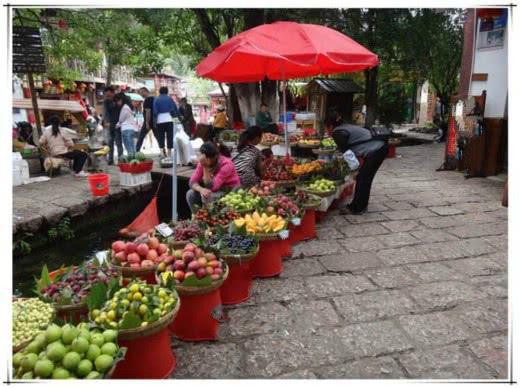 「温柔不美」儿子去世，儿媳改嫁，她送我一个保温杯，打开后我哭了