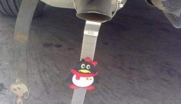 【酷车讯】汽车排气管为什么多了一条绳子？原来用处这么大