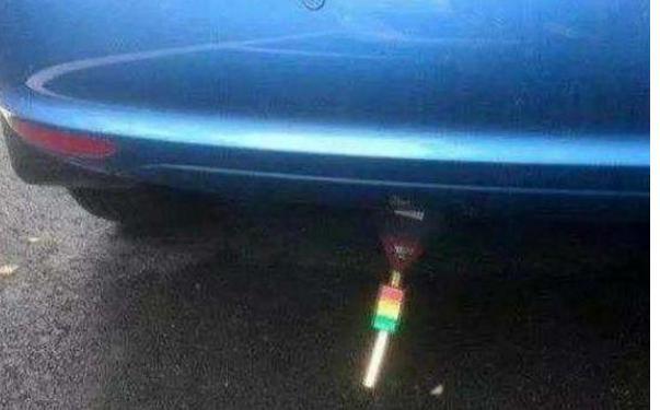 【酷车讯】汽车排气管为什么多了一条绳子？原来用处这么大