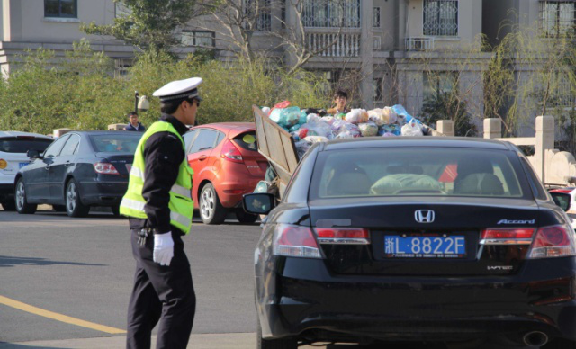盐山县广播电视台■红灯等了10分钟不变，直接闯算违章？交警：最后再说一次