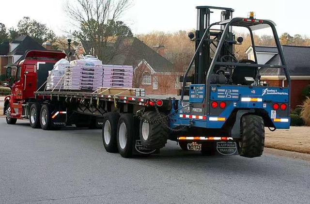 「湖南弹个车吧」开车猛的哥们都注意了，弯道超车虽然帅，但碰上大车千万要注意