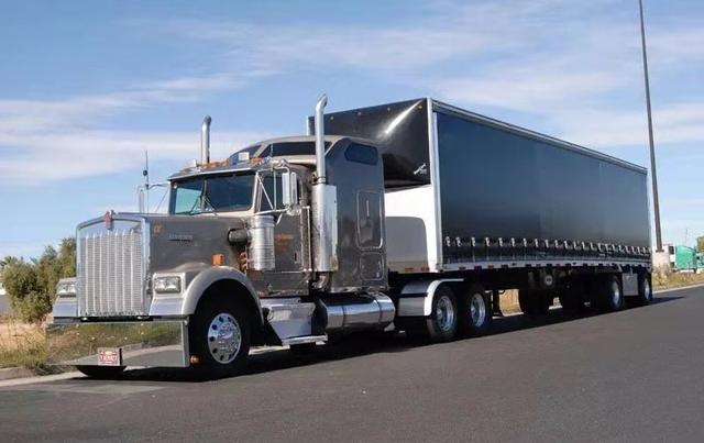 「湖南弹个车吧」开车猛的哥们都注意了，弯道超车虽然帅，但碰上大车千万要注意