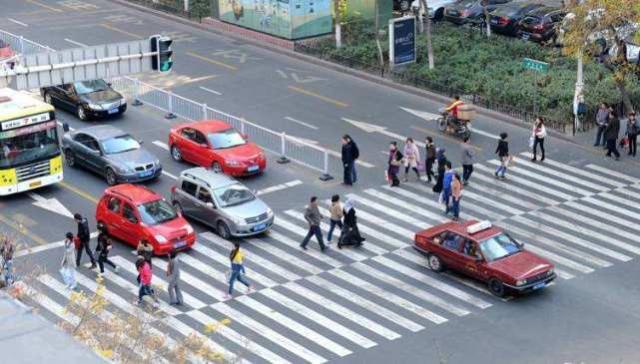 #新能源电动车知识#扣668分、罚款2万多，上海违法者被查：这车我当自行车开