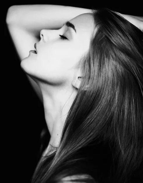 #品读时刻TB#愿有一人懂你的苦，愿有一人疼你入骨