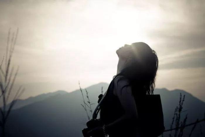 #品读时刻TB#愿有一人懂你的苦，愿有一人疼你入骨