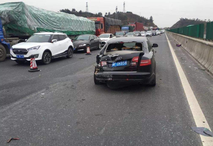 [SUV有情报]跑高速车速飙到120，误碰电子手刹后果是啥？提前搞懂，别到时泪