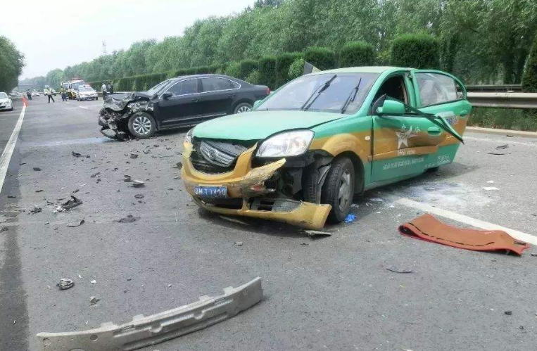 [SUV有情报]跑高速车速飙到120，误碰电子手刹后果是啥？提前搞懂，别到时泪